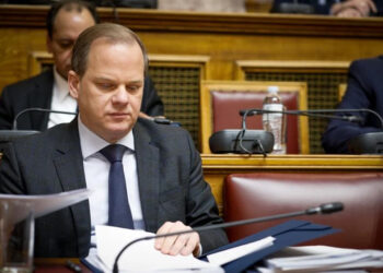Προανακριτική: Ο νόμος «περί ευθύνης υπουργών» θα προστατεύσει τώρα Καραμανλή και Μητσοτάκη