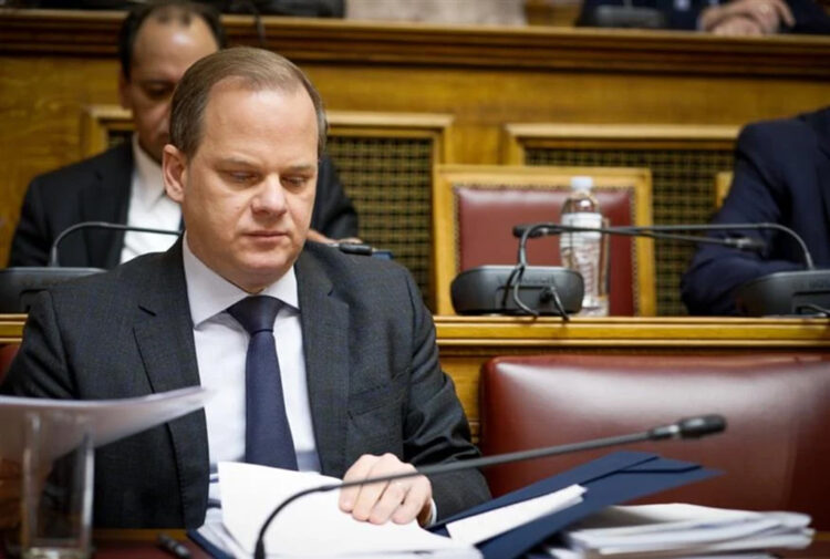 Προανακριτική: Ο νόμος «περί ευθύνης υπουργών» θα προστατεύσει τώρα Καραμανλή και Μητσοτάκη