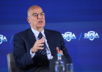 Κυβερνητικό αίτημα για παραπάνω όπλα, έκθεση μηχανών θανάτου στα Σπάτα