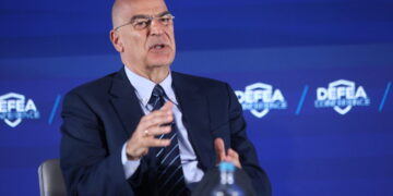 Κυβερνητικό αίτημα για παραπάνω όπλα, έκθεση μηχανών θανάτου στα Σπάτα