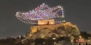 ADIDAS: Για 380 ευρώ το σόου με drones πάνω από την Ακρόπολη – Ιδού ποιοι υπέγραψαν