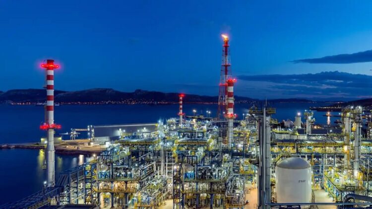 ΕΛΠΕ: «Shutdown» συντήρησης με 12ωρη εντατικοποίηση