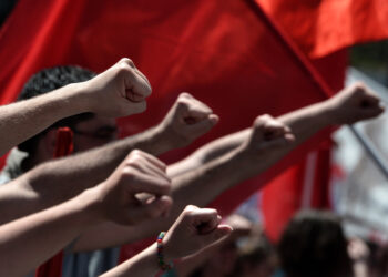 Απαιτείται ρήξη με τους πυλώνες του συστήματος