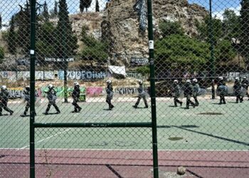 Λόφος Στρέφη: Καταστολή υπέρ real estate και τουριστικού κεφαλαίου