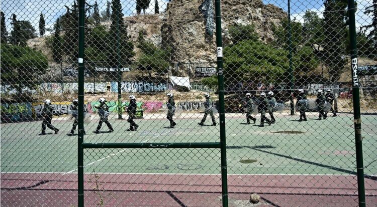 Λόφος Στρέφη: Καταστολή υπέρ real estate και τουριστικού κεφαλαίου