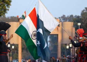 Το «ηφαίστειο» του Κασμίρ ξερνά (πάλι) πολεμική λάβα