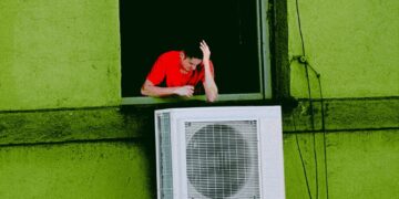 Μισθοί στα Τάρταρα, διακοπές στο… σπίτι