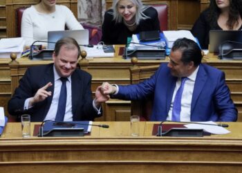 Έγκλημα Τεμπών: «Σιδηρούς Θόλος» συγκάλυψης από ΝΔ πάνω από Καραμανλή