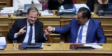 Έγκλημα Τεμπών: «Σιδηρούς Θόλος» συγκάλυψης από ΝΔ πάνω από Καραμανλή