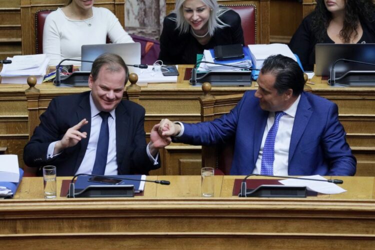 Έγκλημα Τεμπών: «Σιδηρούς Θόλος» συγκάλυψης από ΝΔ πάνω από Καραμανλή