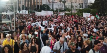 Πλημμύρισαν δρόμοι και πλατείες κόσμο και αλληλεγγύη για την Παλαιστίνη (φωτό και βίντεο)