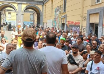 Παρέμβαση εκπροσώπων της Κομμουνιστικής Απελευθέρωσης σε συνέλευση ανέργων στη Νάπολη (βίντεο)