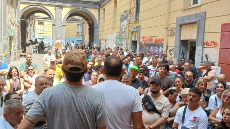 Παρέμβαση εκπροσώπων της Κομμουνιστικής Απελευθέρωσης σε συνέλευση ανέργων στη Νάπολη (βίντεο)