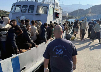 Αντιμεταναστευτική υστερία με άρωμα πετρελαίου