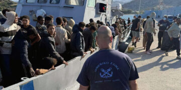 Αντιμεταναστευτική υστερία με άρωμα πετρελαίου