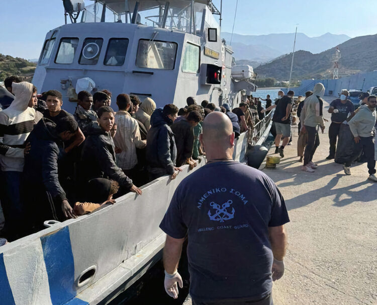 Αντιμεταναστευτική υστερία με άρωμα πετρελαίου