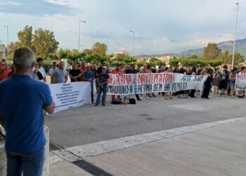 Κομμουνιστική Απελευθέρωση: Απεργιακή στήριξη στους ναυτεργάτες τώρα, για να νικήσει ο αγώνας!