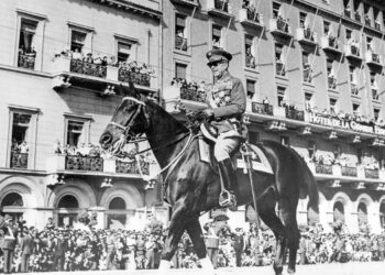 1952-1975: Μοναρχία, έκτακτες εξουσίες και καπιταλιστική ανασυγκρότηση