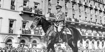 1952-1975: Μοναρχία, έκτακτες εξουσίες και καπιταλιστική ανασυγκρότηση