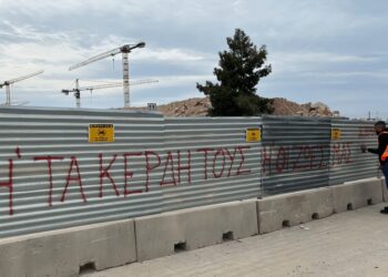 Ελληνικό: Τσιμέντο, χώμα κι αίμα