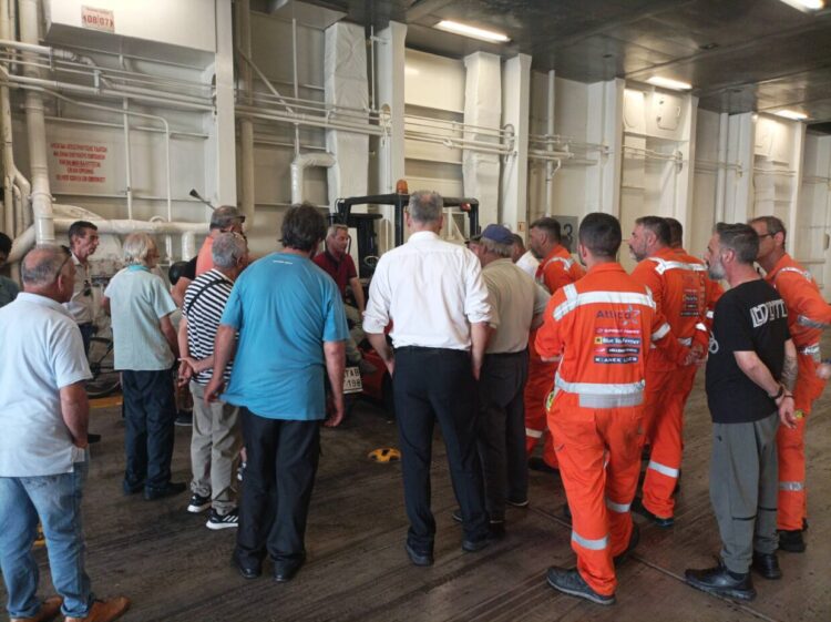 ΠΕΝΕΝ: Συνεχίζεται η απεργία στα πλοία της Αδριατικής παρά τη δικαστική και εφοπλιστική τρομοκρατία