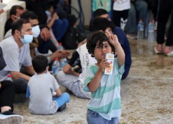 Κυβερνητικό αντιπροσφυγικό αμόκ με φυλακίσεις και εξώσεις