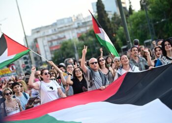 Madleen: Χιλιάδες στη συγκέντρωση καταδίκης του ισραηλινού ρεσάλτο στην πρεσβεία του Ισραήλ (φωτο-βίντεο)