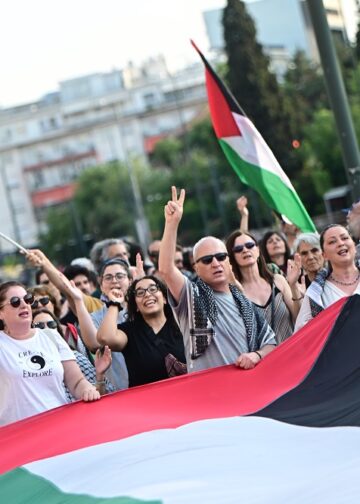Madleen: Μαζική συγκέντρωση καταδίκης του ισραηλινού ρεσάλτο στην πρεσβεία του Ισραήλ (φωτο-βίντεο)