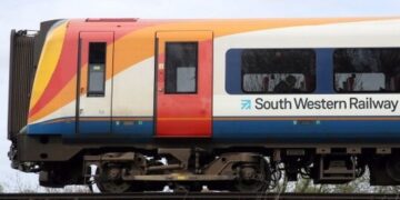 «Ριζοσπάστης»: «Κρατικό σκοτάδι» ή όταν βγαίνουν λάδι οι ιδιωτικοποιήσεις