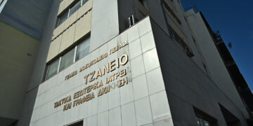 Τζάνειο: Γιατί δεν «καταζητούνται» ο διοικητής, ο ΥΠΕάρχης και ο Υπουργός Υγείας;