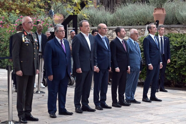 Αφόρητη θεσμολαγνεία