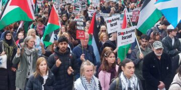 Βρετανία: Η αλληλεγγύη μας τους προκαλεί πανικό