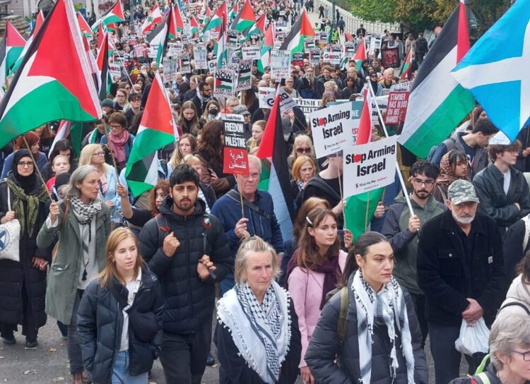 Βρετανία: Η αλληλεγγύη μας τους προκαλεί πανικό