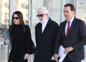 Ομόφωνα ένοχος για δύο απόπειρες βιασμού ο Πέτρος Φιλιππίδης- Στο κενό η απαλλακτική εισαγγελική πρόταση