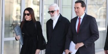 Ομόφωνα ένοχος για δύο απόπειρες βιασμού ο Πέτρος Φιλιππίδης- Στο κενό η απαλλακτική εισαγγελική πρόταση