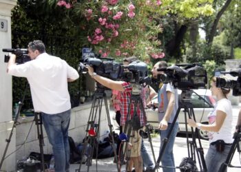 Δουλειές (μιντιακές) με… φούντες για Μαξίμου και κυβέρνηση (Κάμερες 5.7)