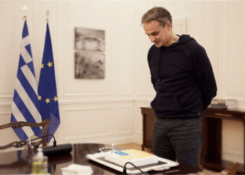 Κυβέρνηση: Έσβησε κεράκια, σβήνει δικαιώματα, σβήνει και η ίδια