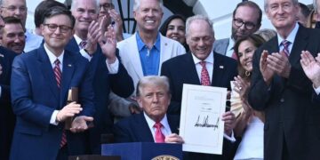 Μεγάλο, Όμορφο Νομοσχέδιο για το αμερικανικό κεφάλαιο