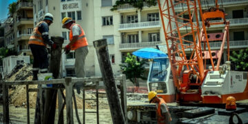 13ωρα και ανύπαρκτοι έλεγχοι αυξάνουν τους νεκρούς εργάτες