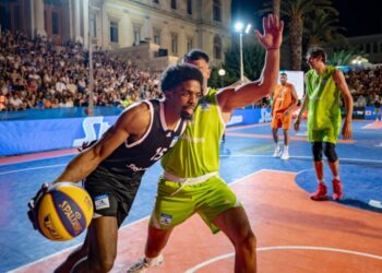 Γήπεδα για τον λαό ή λαϊκίστικα γήπεδα