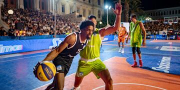 Γήπεδα για τον λαό ή λαϊκίστικα γήπεδα