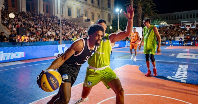 Γήπεδα για τον λαό ή λαϊκίστικα γήπεδα