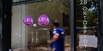 ΔΥΠΑ: Στο έλεος του καύσωνα οι εργαζόμενοι