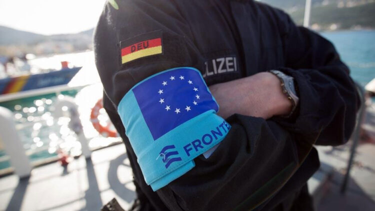 «Δεν χωράνε άλλοι»: Αναιρώντας τους ρατσιστικούς μύθους