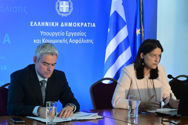 Νομοσχέδιο Κεραμέως: Η … αγορά πρόσταξε μεσαίωνα με 13ωρα, 4ήμερα και fast track διήμερα μεροκάματα