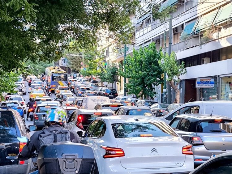 Αθήνα, πόλη μόνο για ΙΧ και χωρίς βιώσιμη μετακίνηση