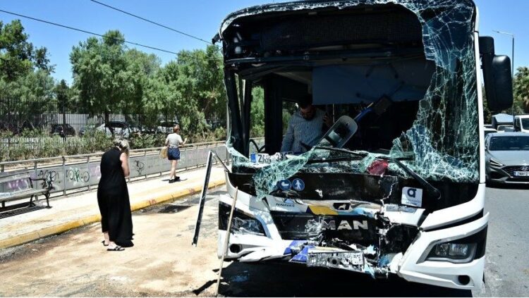 Ατύχημα στη Βούλα: 57 τραυματίες με ένοχο ξανά την ιδιωτικοποίηση