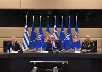 Ο Δένδιας αναγγέλει «επαγγελματικό στρατό» και πολεμική προετοιμασία