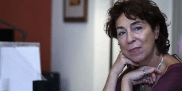 Μια δημοσιογράφος στις φλόγες