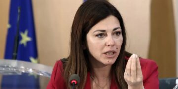 Μνημείο ξεφτίλας και ντροπής η απάντηση της υπουργού Παιδείας για την αφαίρεση κειμένου του Π. Παπακωνσταντίνου από σχολικό βιβλίο